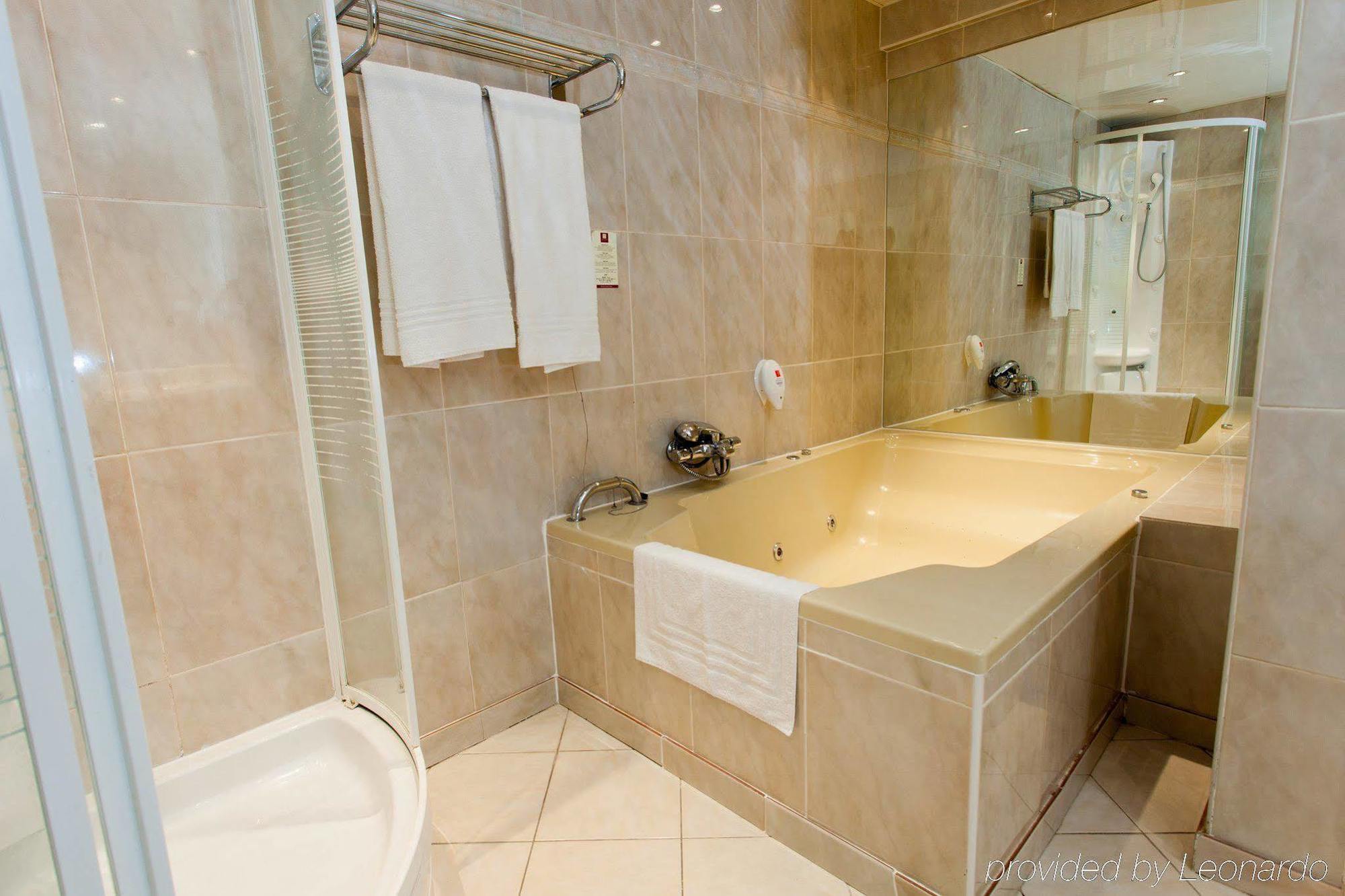 Leonardo Hotel Charleroi City Center Екстериор снимка