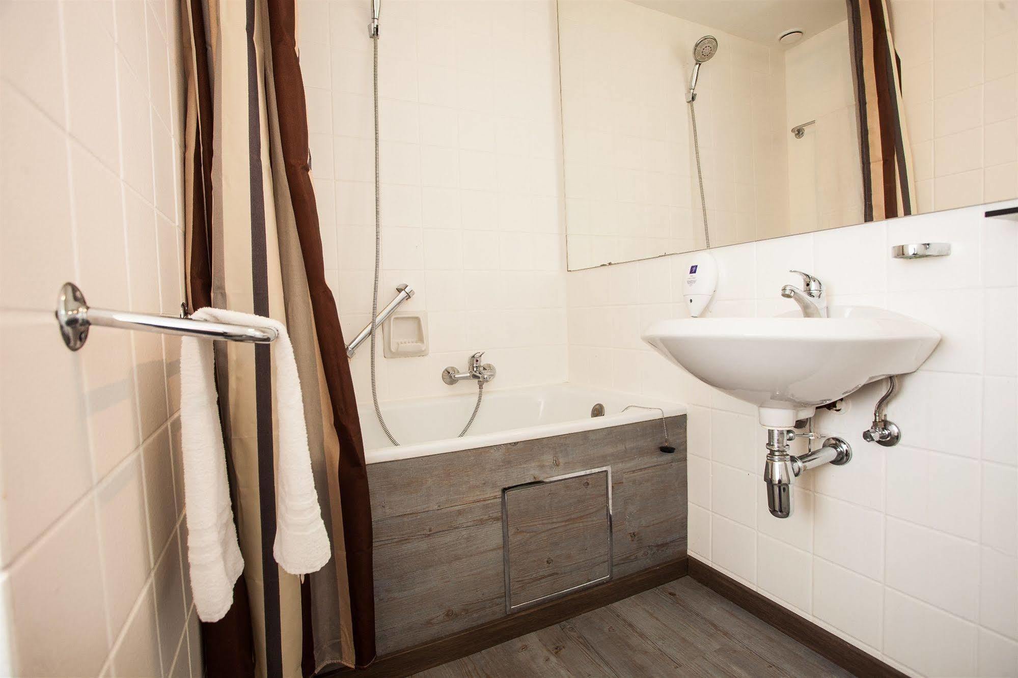 Leonardo Hotel Charleroi City Center Екстериор снимка